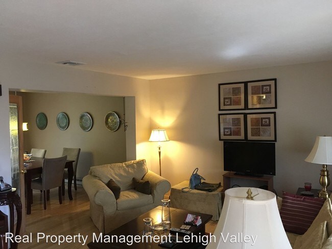 Foto del edificio - 7340 W Hillcrest Ln