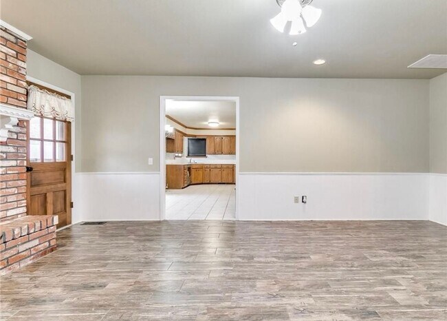 Building Photo - Spacious 4-Bedroom / 3-Bathroom Home in a ...