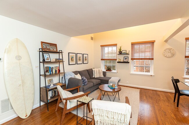 Building Photo - Beautiful Lofted Two Bed, One bath Condo |...