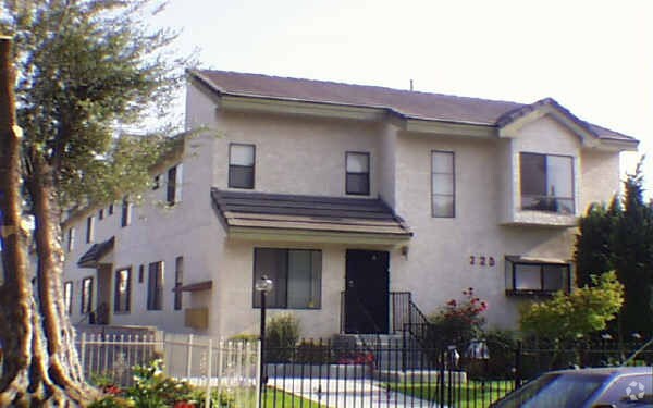 Primary Photo - 220 Palmetto Dr
