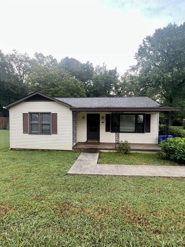 110 Poplar St, Harriman, TN 37748 House Rental in Harriman, TN