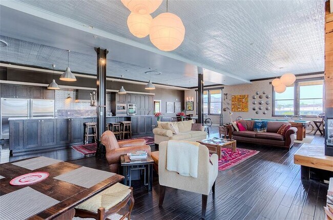 Sala de estar - 612 Hull St