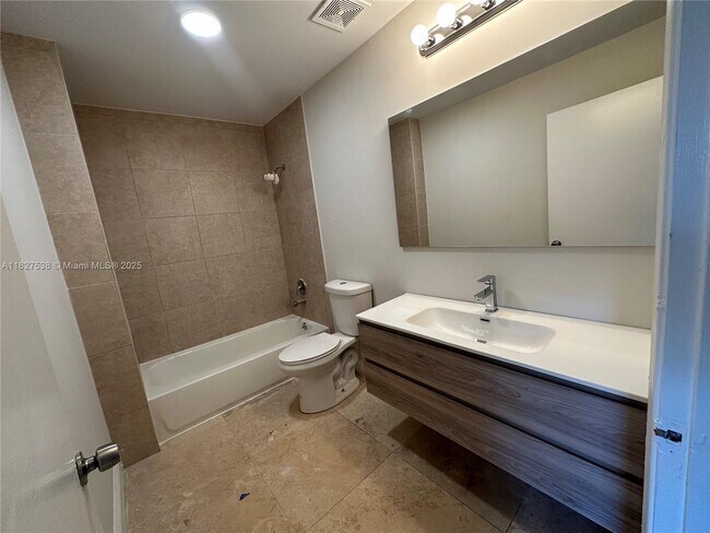Foto del edificio - 11810 NE 19th Dr