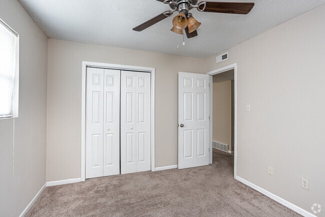 3BR, 2BA - 1200 SF - Storyboard on Hilltop