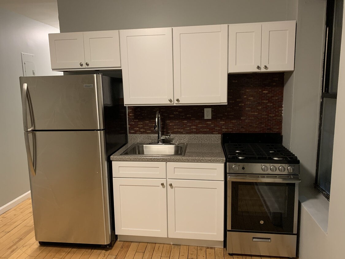 Primary Photo - 1488 Bushwick Ave