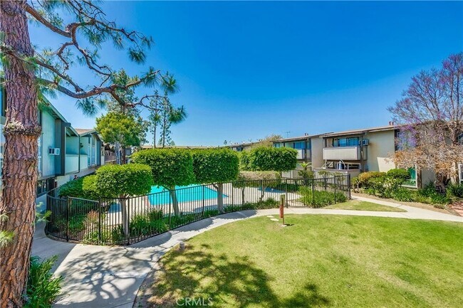 Building Photo - 23332 Sesame Street Unit C