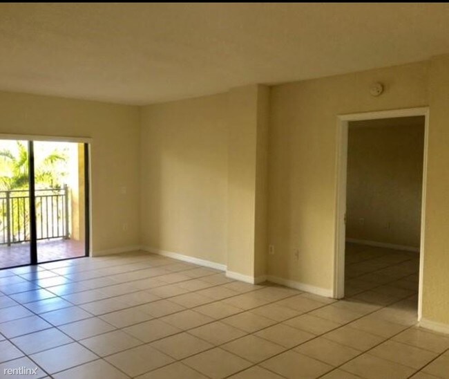 Building Photo - 9340 Fontainebleau Blvd