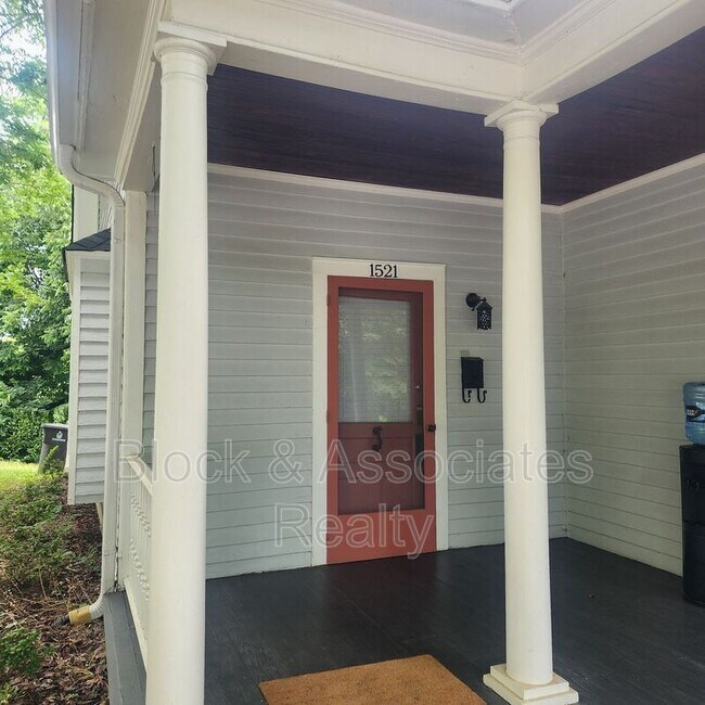 Foto del edificio - 1521 Seneca St