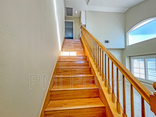 Building Photo - 8681 Summercrest Cir