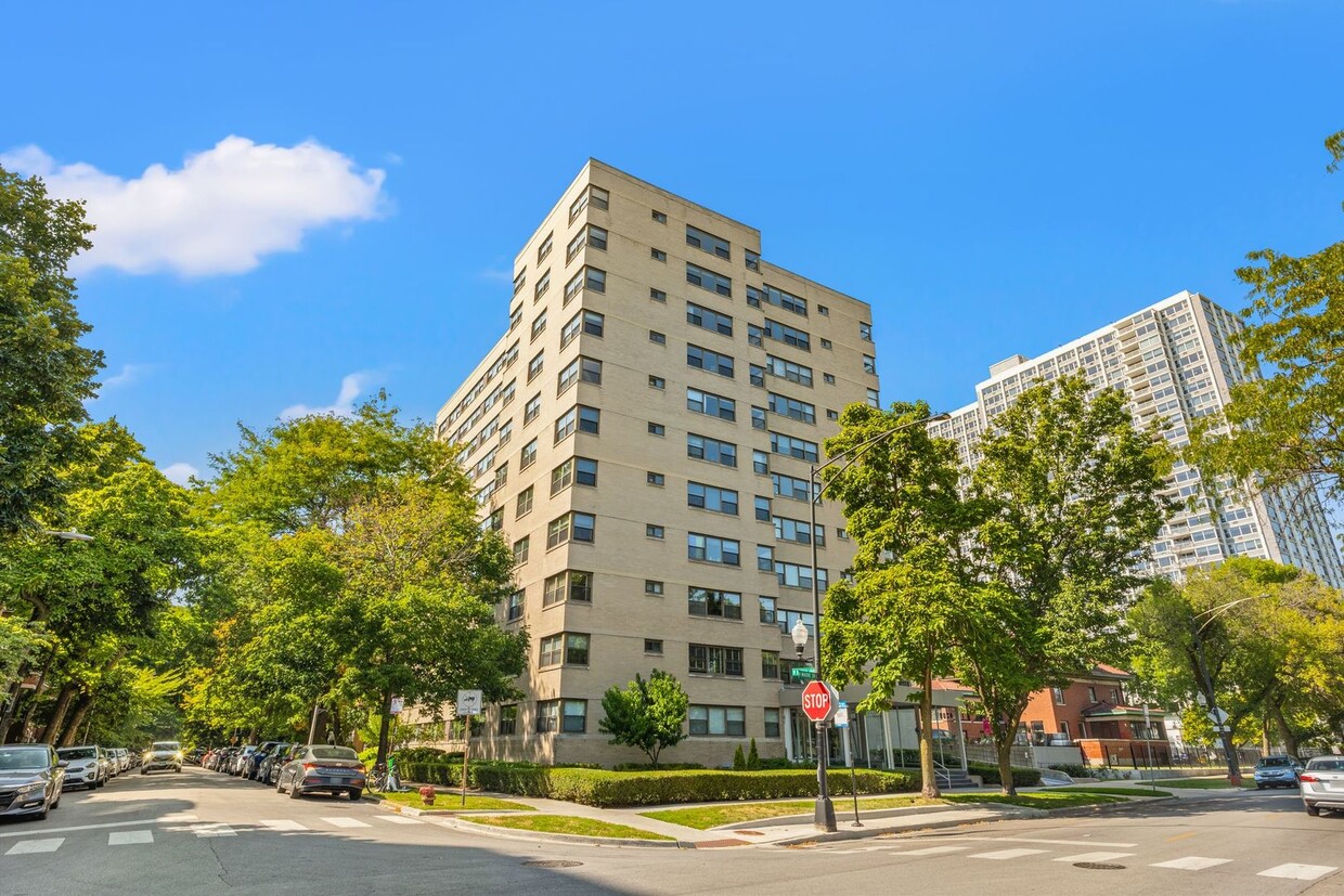 Primary Photo - 4200 N Marine Dr