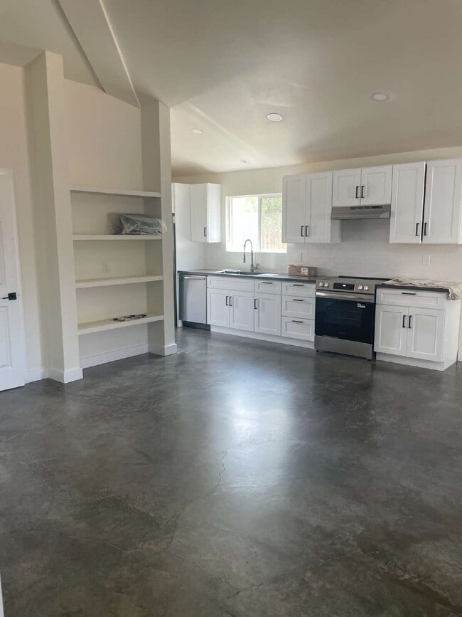 Foto del edificio - 1339 E 8th St