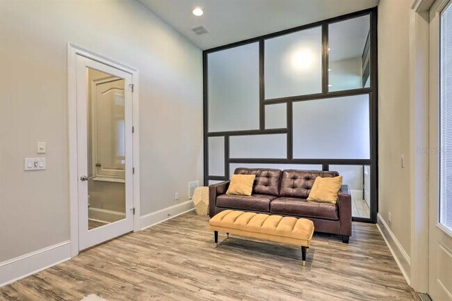 Foto del edificio - 13743 Walcott Avenue