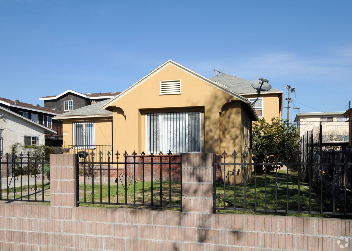 Foto del edificio - 623-625 W 76th St