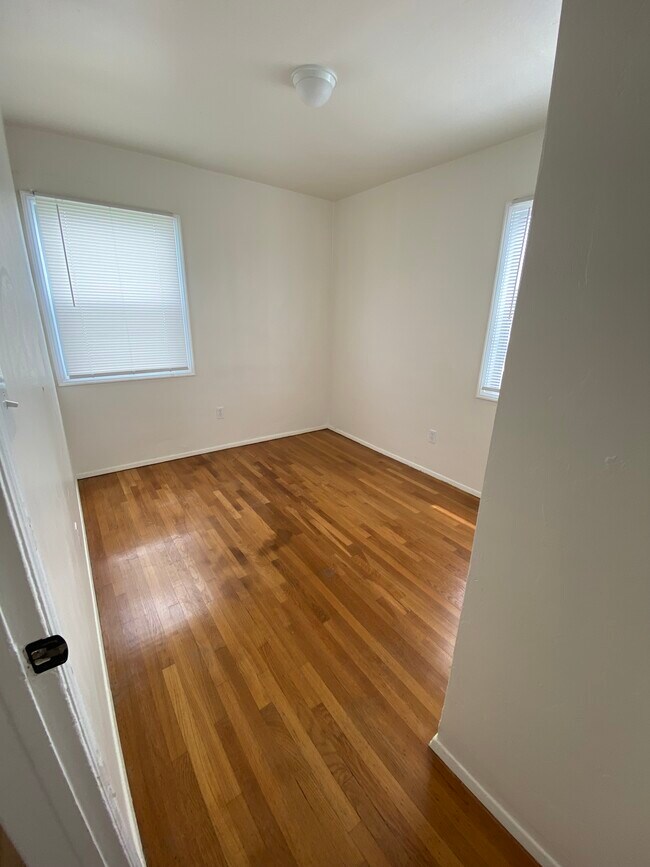 Foto del edificio - 317 E 5th St