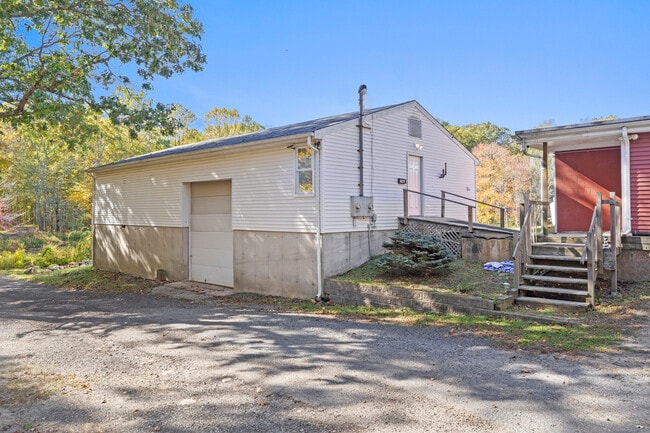 Foto del edificio - 497 Winthrop Rd