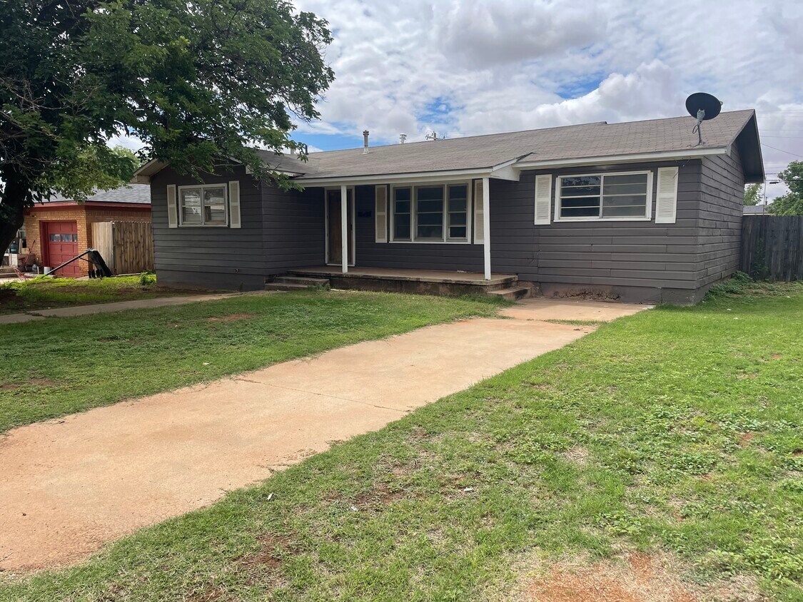 1308 E Reppto St, Brownfield, TX 79316 House Rental in Brownfield, TX