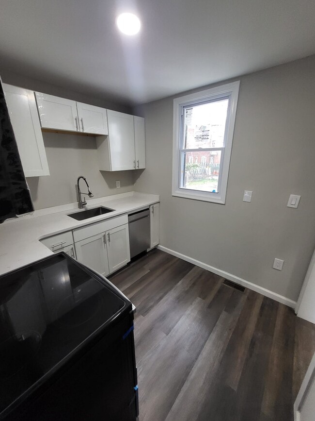 Building Photo - 132 N 50th St
