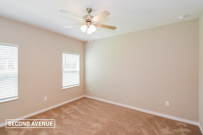 Foto del edificio - 478 Falcon Ridge Rd
