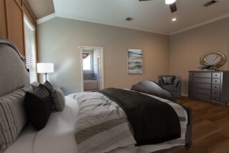 Building Photo - 5826 Euclid Loop