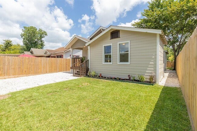 Foto del edificio - 3406 Michigan St