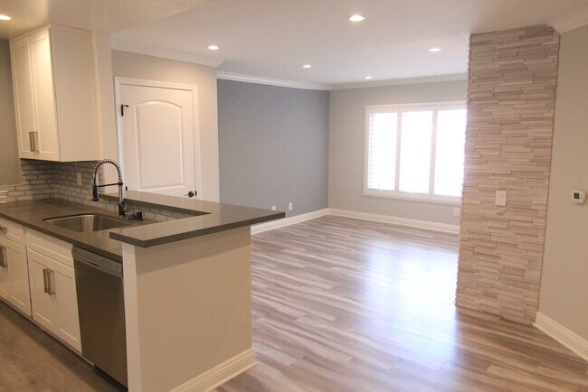 Building Photo - 3925 Laurel Canyon Blvd