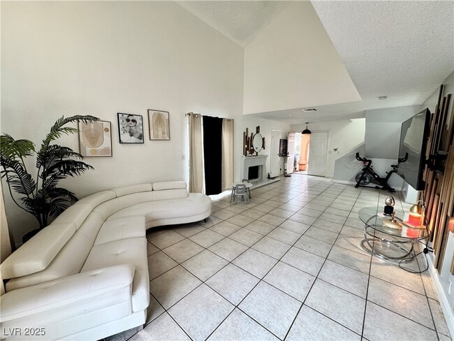 Building Photo - 6924 W Welsh Cir