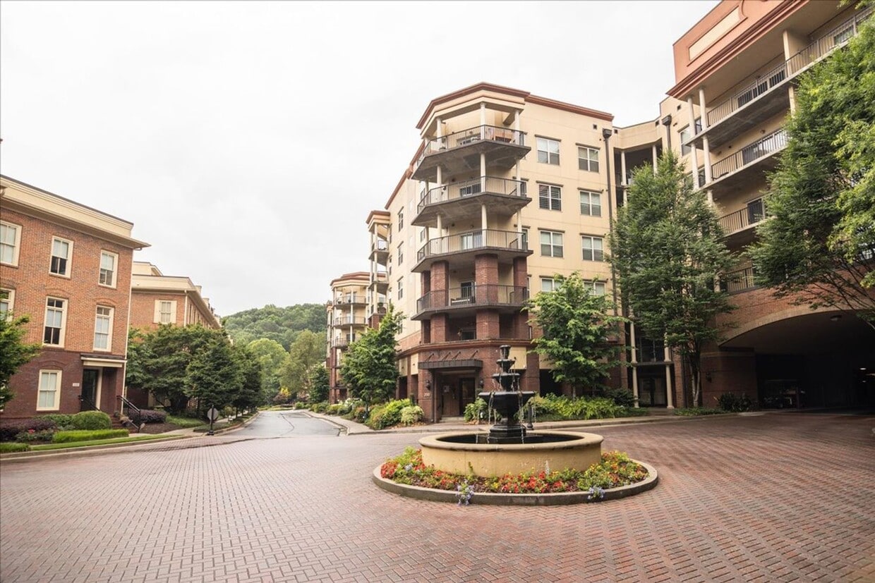 Primary Photo - Gorgeous 2/2 Condo w/ Pool and Gym in Grea...