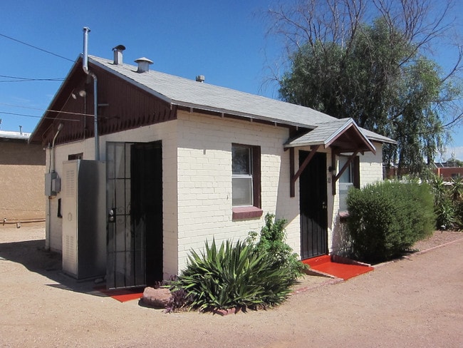 Casita - 1103 E Adams St