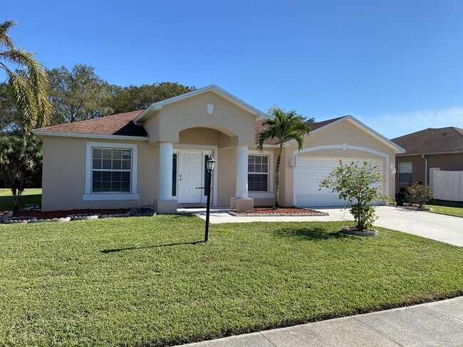 Building Photo - 2720 Soaring Hawk Dr