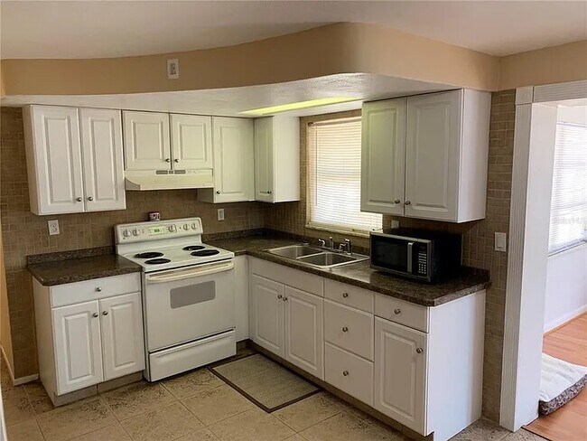 Foto del edificio - 3300 Thorny Ridge Dr