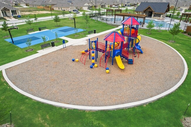 Building Photo - Tricon Rancho Canyon