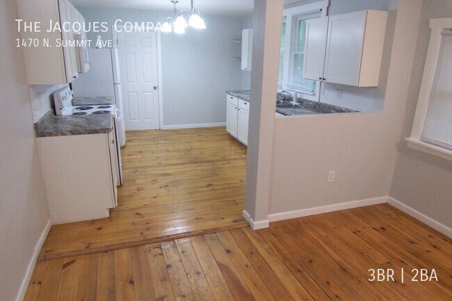 Foto del edificio - 1470 N Summit Ave