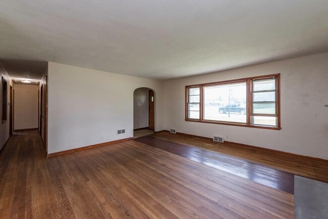 Foto del edificio - 618 N Oplaine Rd