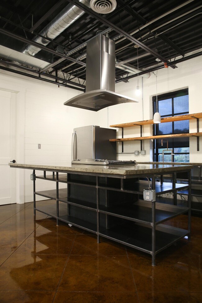Building Photo - 1228 15th St S