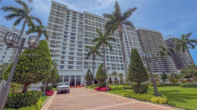 Foto del edificio - 9801 Collins Ave