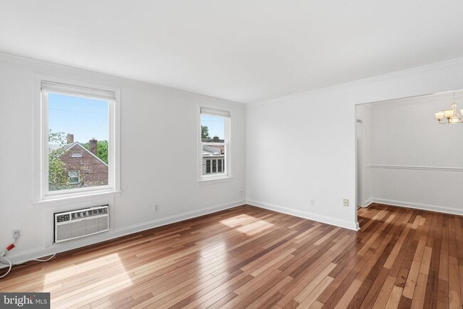 Building Photo - 906 S Washington St