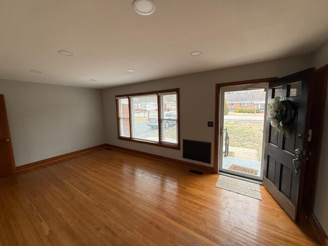 Building Photo - 104 Marable St