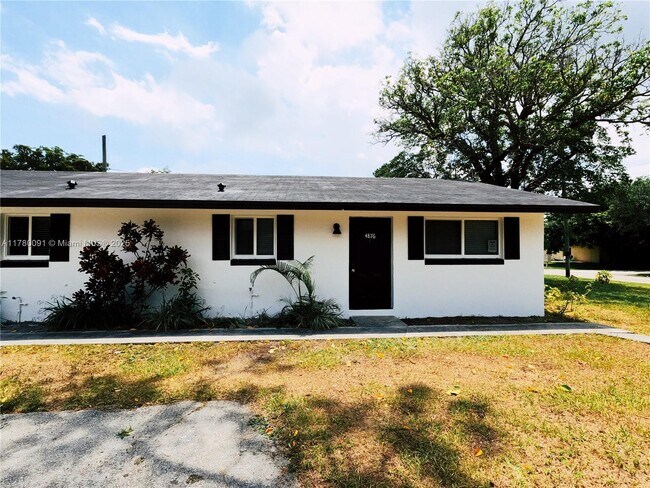 Building Photo - 4878 Serafica Dr