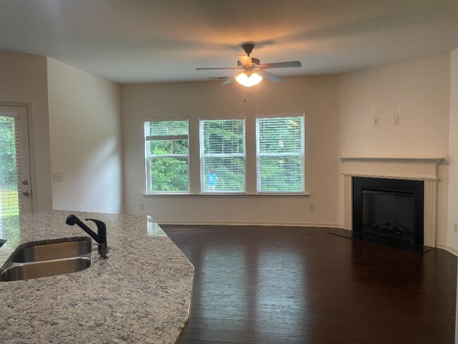 Building Photo - 120 Cessna Dr