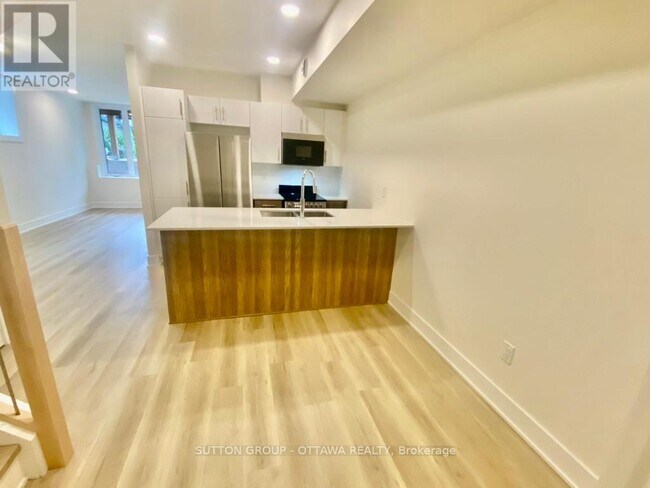 Photo du bâtiment - 152E Columbus Ave