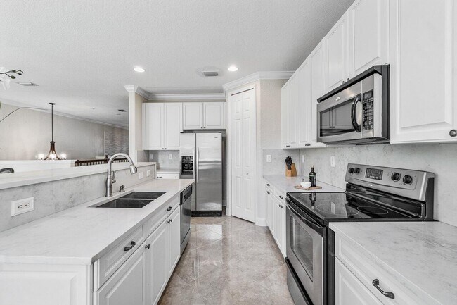 Foto del edificio - 3018 Waterside Cir