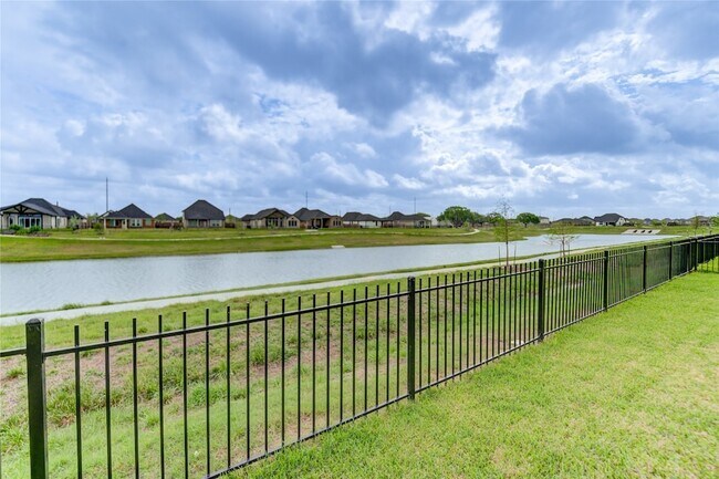 Foto del edificio - 6607 Arabella Lakes Dr