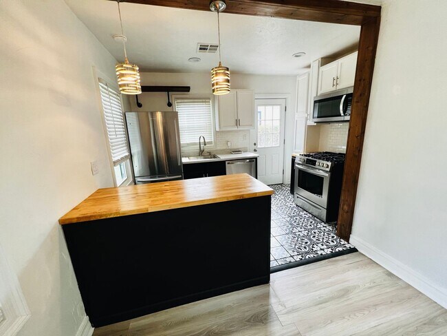 Foto del edificio - Cute 2BD 1BA Bungalow Home in Putnam Heights West!!!