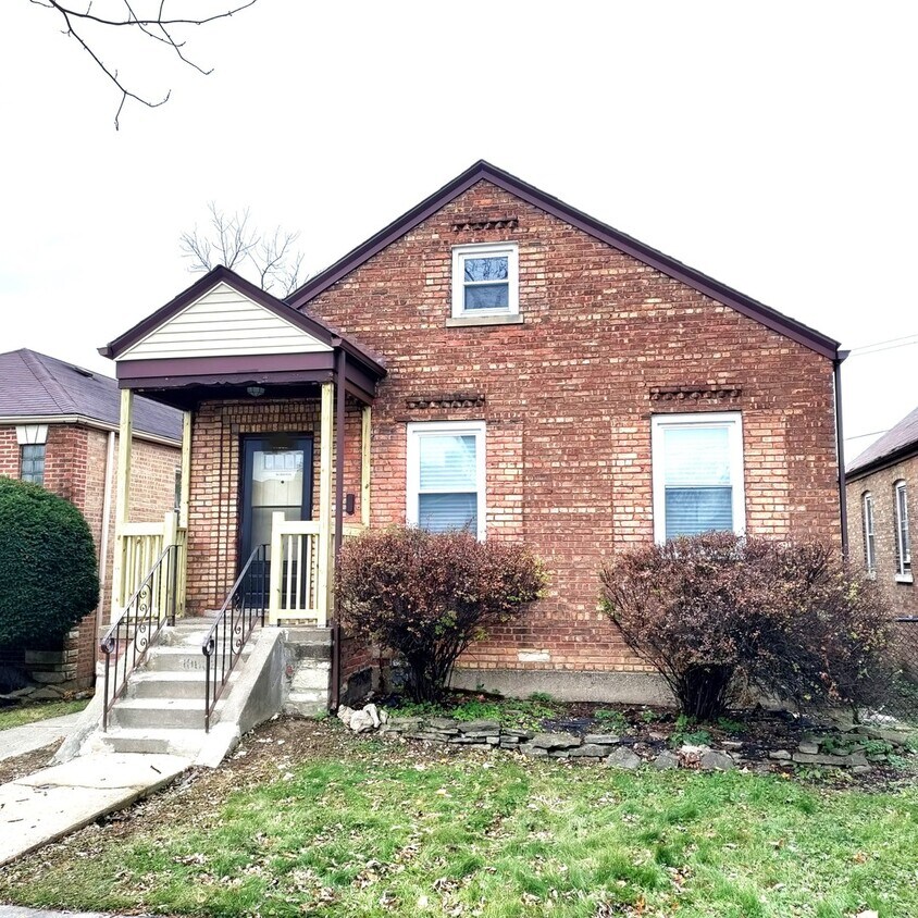 Primary Photo - 10032 S Carpenter St