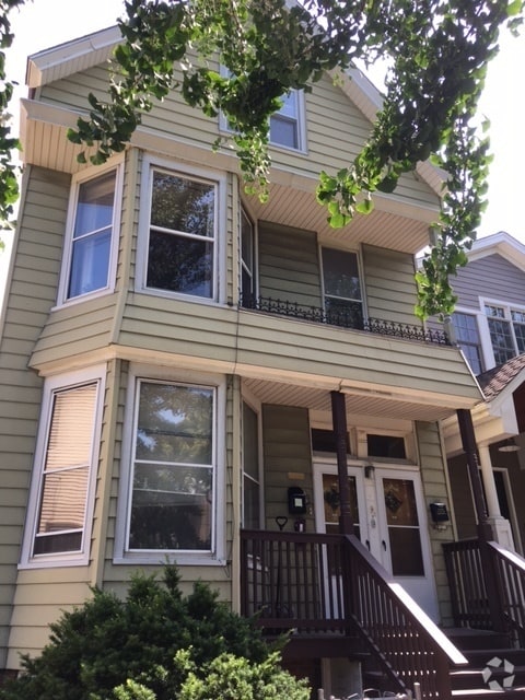 Building Photo - 1237 W Wellington Ave