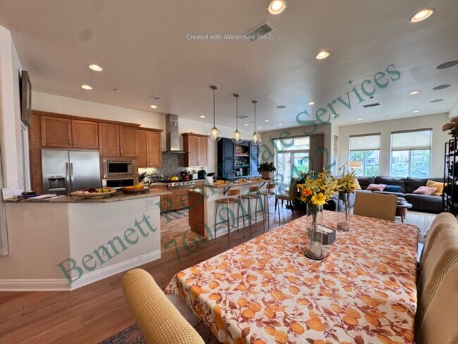Foto del edificio - 4527 Cove Dr