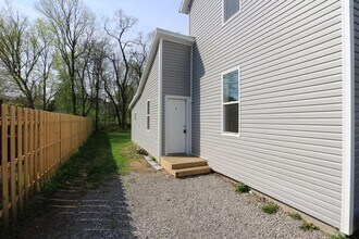 Building Photo - 455 E Barner St