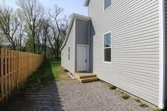 Building Photo - 455 E Barner St