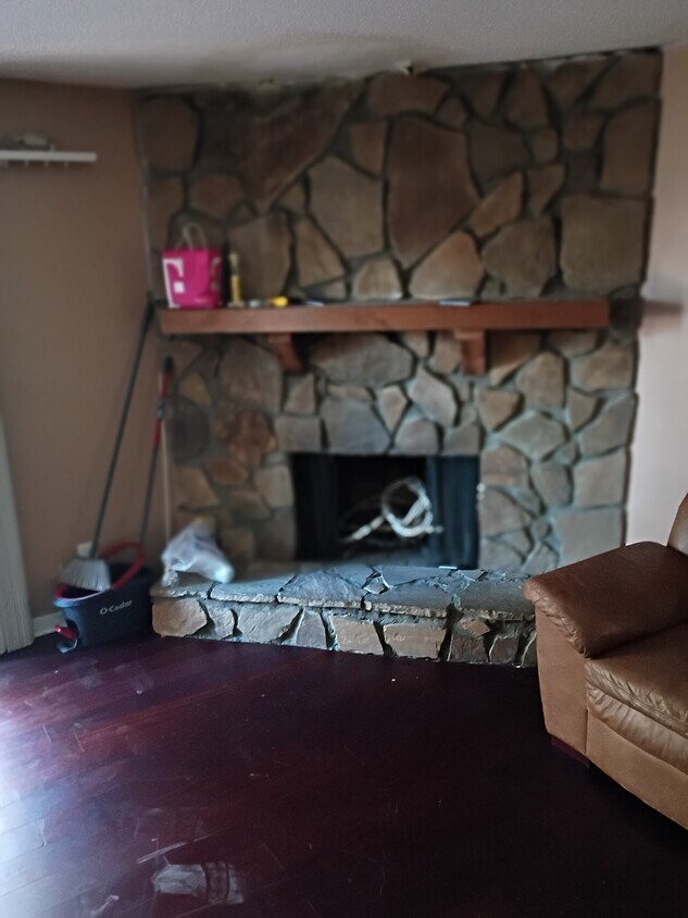 Foto principal - 1523 Camelot Dr