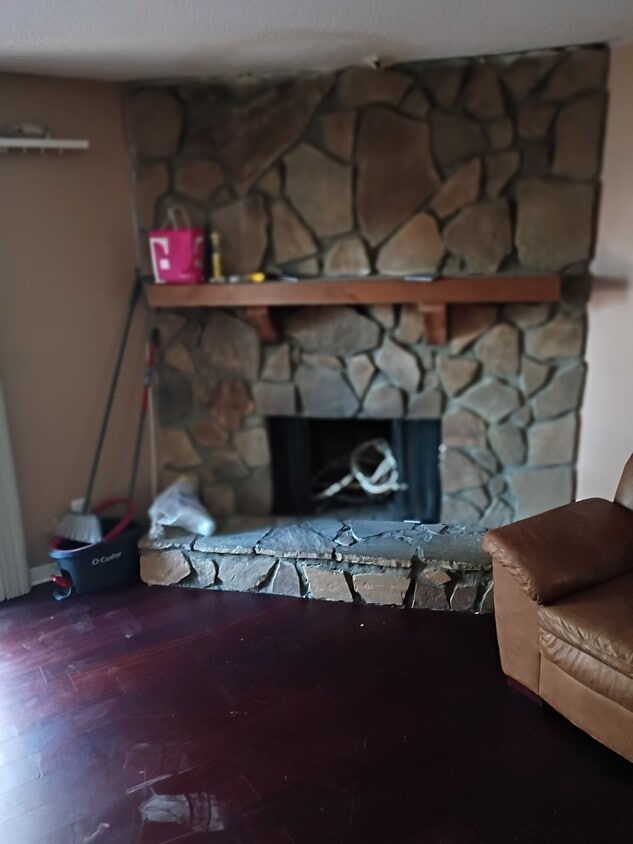 Primary Photo - 1523 Camelot Dr